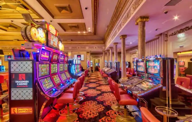 Simbol pegangan tangan dan perisai menunjukkan dukungan dan tanggung jawab dalam gaming
